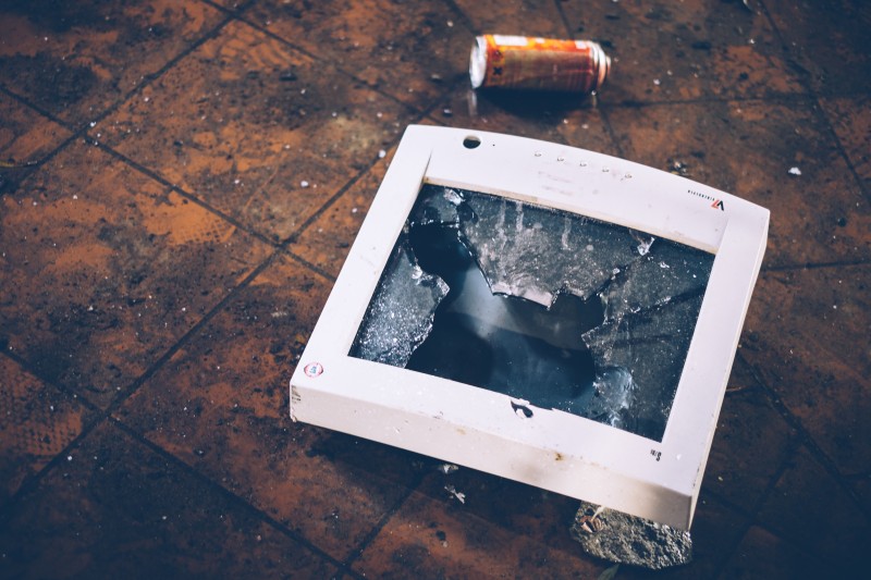 È ora di riscrivere le promesse che la rivoluzione digitale ci aveva fatto cover