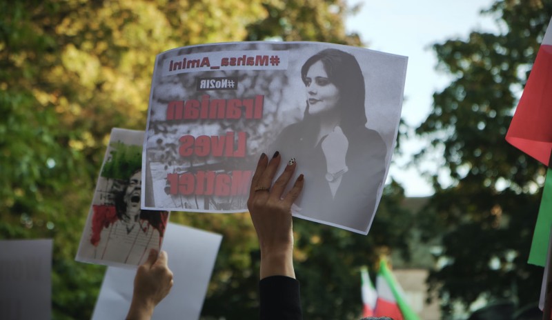 Servono alleati, non oppressori: una conversazione per una rivoluzione iraniana cover