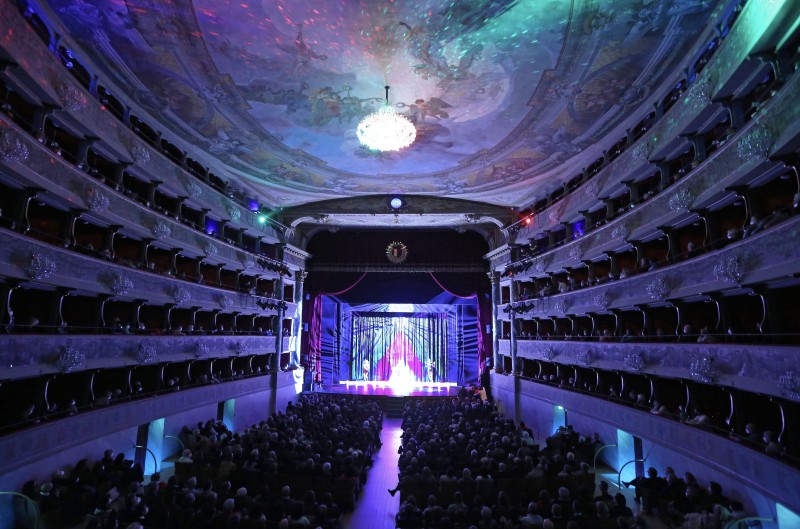 Donizetti: un teatro al servizio della comunità cover