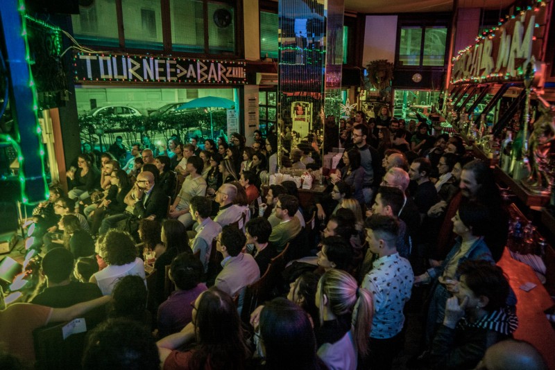 Come cambia un bar se diventa teatro? cover