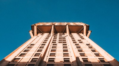 La metropoli aperta, inclusiva e creativa è sotto accusa cover
