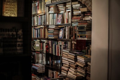 Una biblioteca non è una raccolta di libri. È il nostro piccolo paradiso cover
