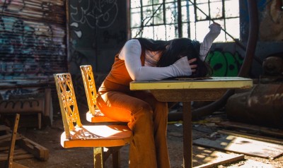 L'infelicità al tempo dei social, l'autoreclusione come forma d'identità cover