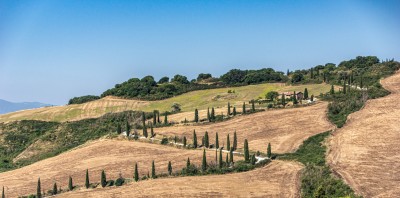 Il turismo e i grandi investitori stanno trasformando la Val d'Orcia cover