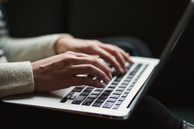 Stiamo cercando 1 tirocinante curriculare che si occupi di lavoro redazionale, progettuale e social media cover