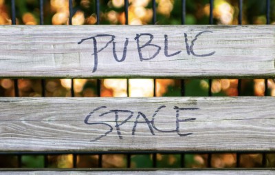 Lo spazio pubblico nella vita delle persone cover