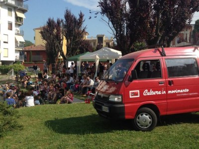 Ad Alba c'è un camioncino che sta facendo una rivoluzione culturale semplice e radicale cover