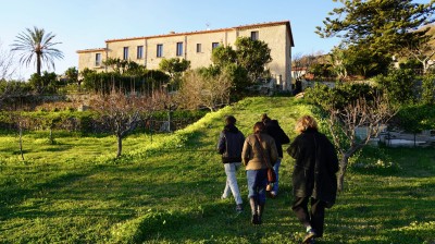 La Rivoluzione delle Seppie, una rivoluzione dell’immaginario e degli spazi a Belmonte Calabro cover