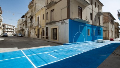 La rivoluzione di Civico Civico, un laboratorio-via blu nel cuore della Sicilia cover