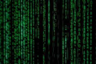 L'homo digitalis immerso nell'enorme frastuono dello sciame cover