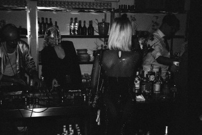 Uno per i raver: la scena techno di Berlino riconosciuta come patrimonio culturale cover