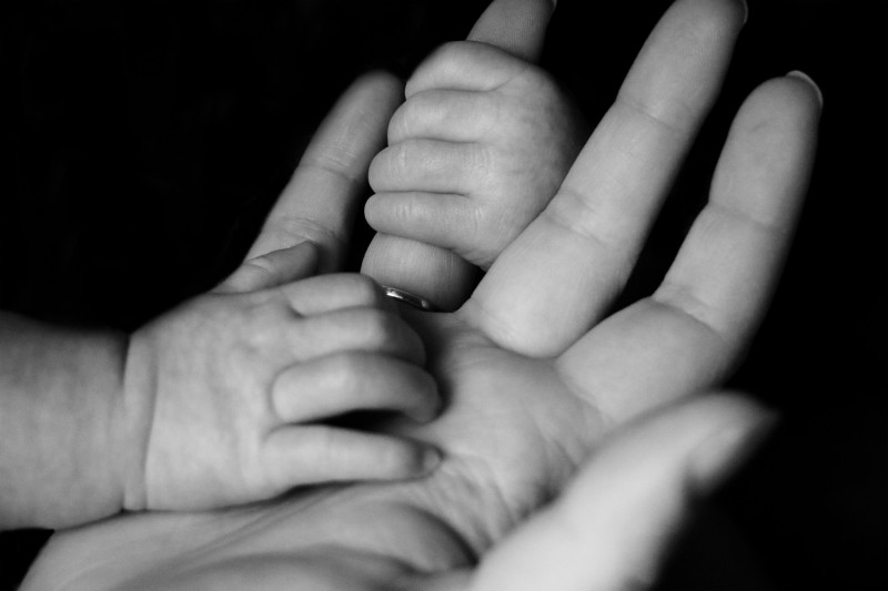 Leggi 'Le equilibriste - la maternità in Italia' il report annuale delle mamme in Italia cover