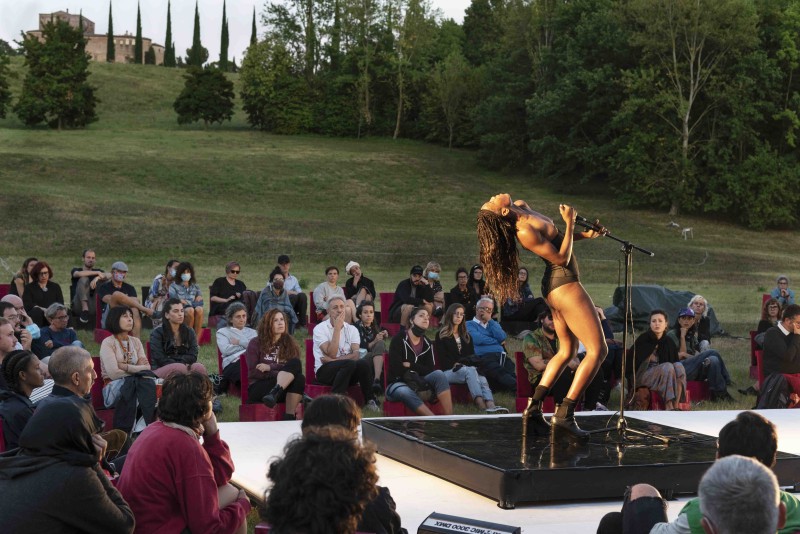 Cercasi disperatamente indizi di un futuro fantastico al Santarcangelo Festival cover