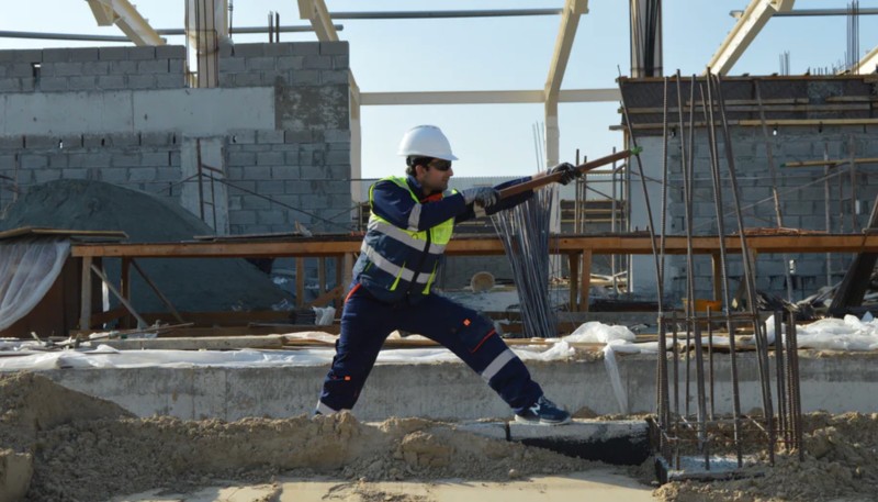 Chi è il lavoratore passionale, la vittima e carnefice dell'industria creativa cover