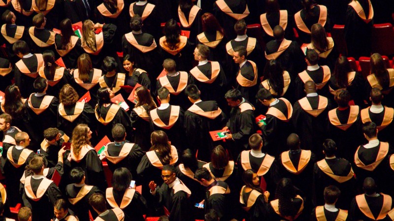 L'età dell'inadeguatezza. Università: dalla condivisione all'autopromozione cover