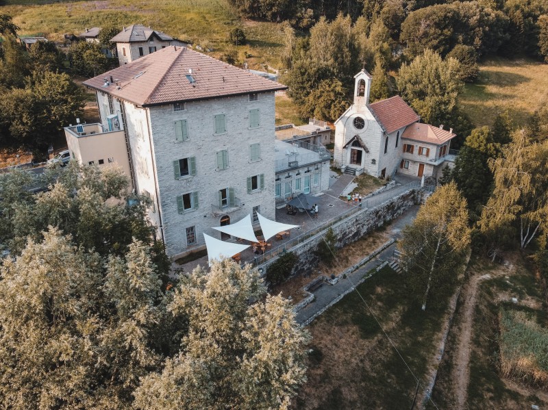 In media montagna: forme di sviluppo sostenibile e inclusivo per le aree montane cover
