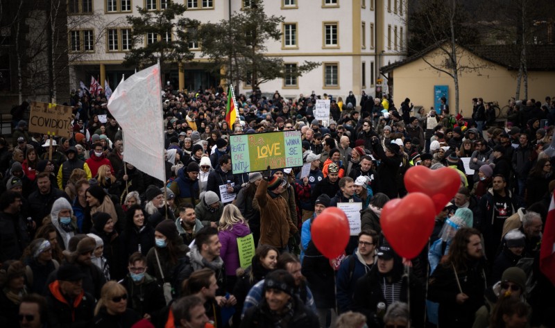 Partecipazione e condivisione come soluzione alla crisi greca cover