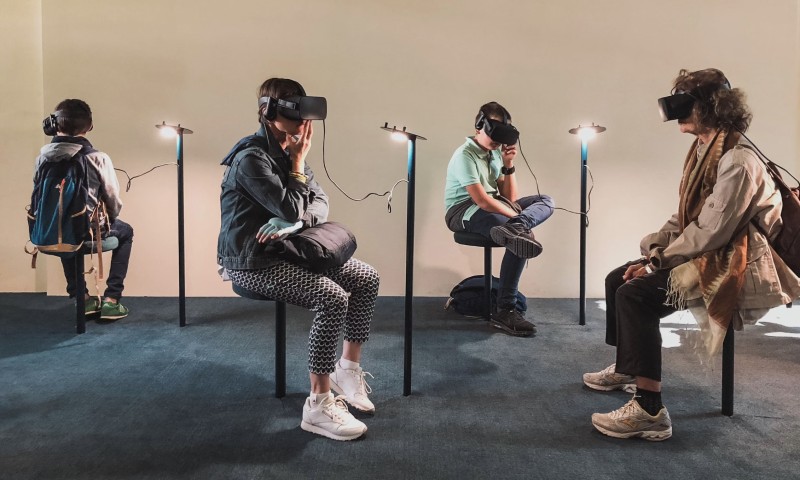 Come posso usare la tecnologia per scappare dalla realtà? cover