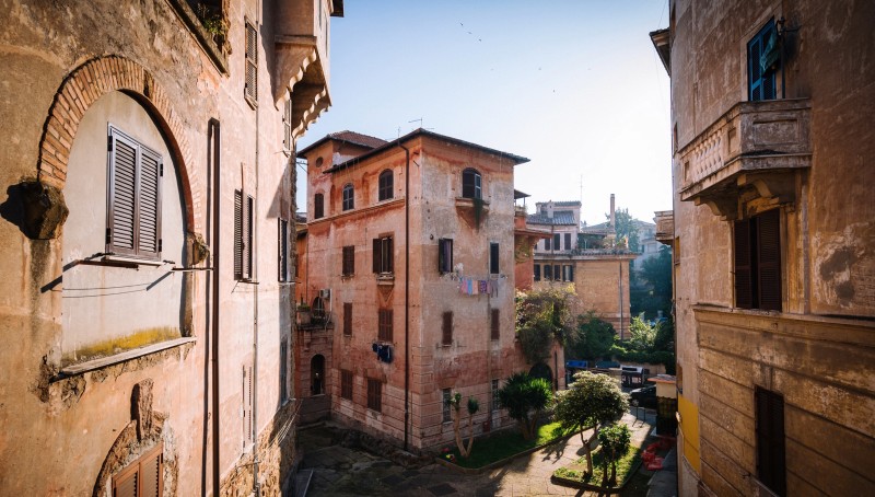 Tra gli esclusi e gli insediati, perché le città non sono oggetti fisici ma oggetti sociali cover